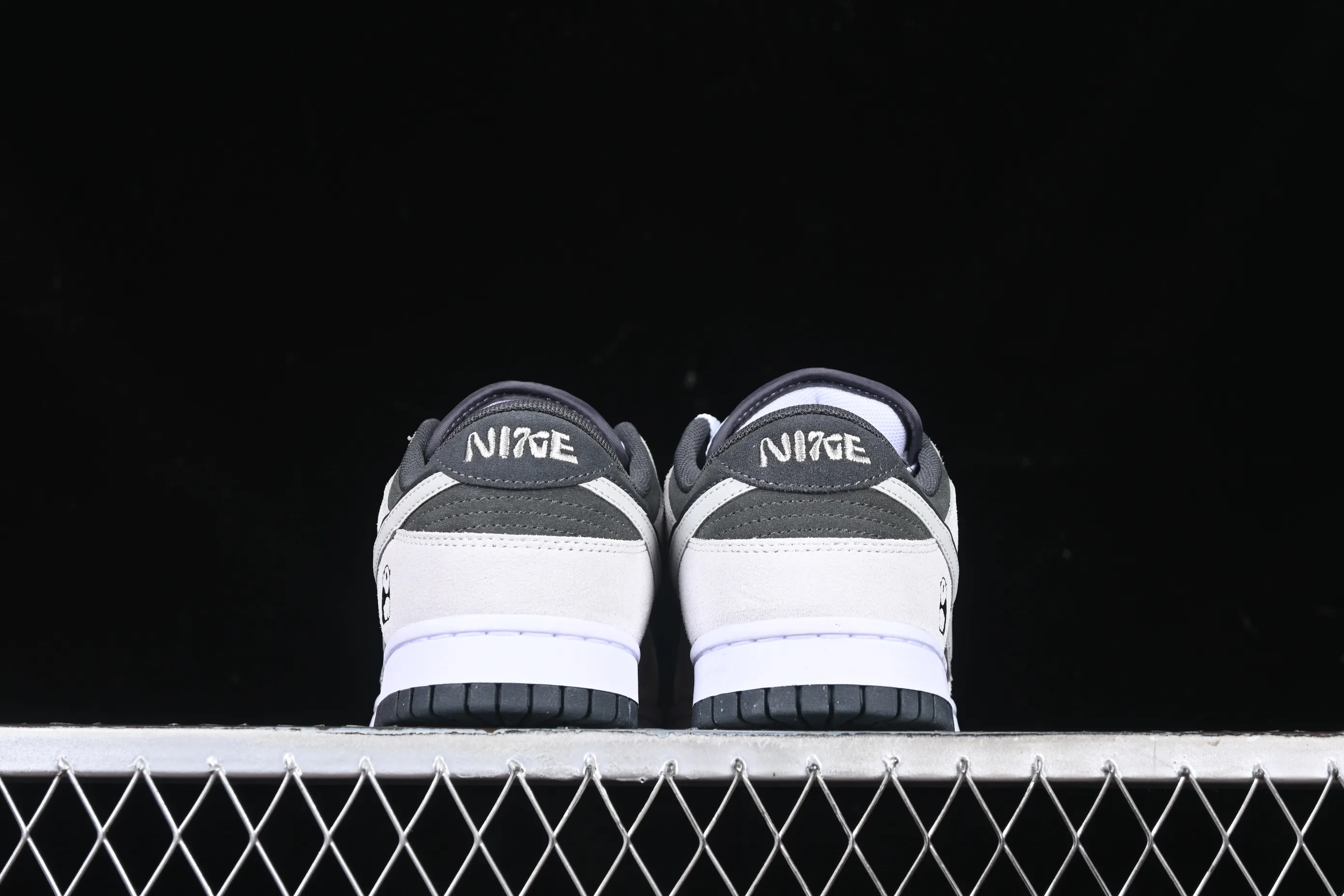 All categories Nk SB Dunk series Nk SB Dunk Low low-top sneakers Nk Dunk Low 85 double hook series White Gray Panda SB low-top sports and leisure sneakers HV1800-101